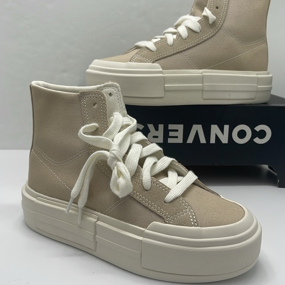 Converse WMNS Platform Sneakers A07209C
CTAS CRUISE HI
NUTTY GRANOLA/EGRET/BLACK - Picture 15 of 16